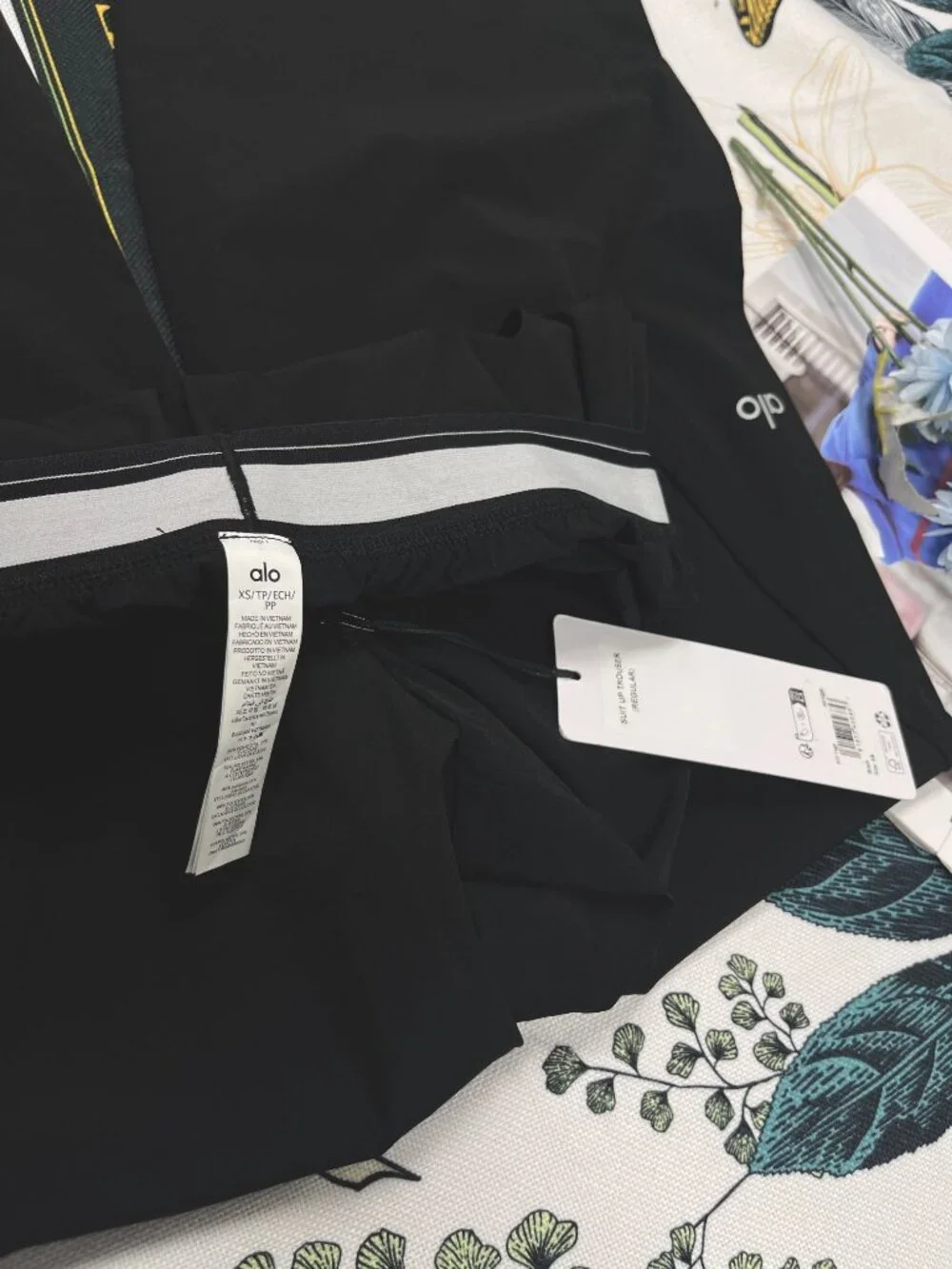 NWT🖤ALO Yoga Suit Up Trouser Black (Regular) sophisticated minimalist style 🧥